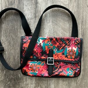 FOSSIL. Cute little crossbody. Perfect for fall. Gentle used condition. 10x6.